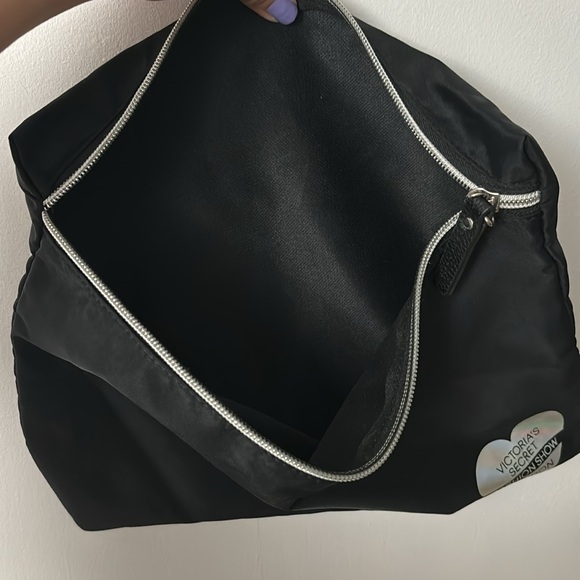 Victoria's Secret Fashion Show London 2014 Black Iridescent Duffle Bag & Pouch - Picture 5 of 8